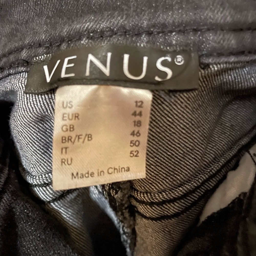 VENUS Women's Straight Leg Jeans - Black